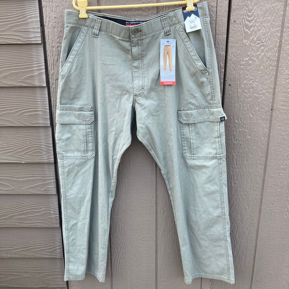 New Wrangler all terrain gear men’s size 38x30 cargo pants